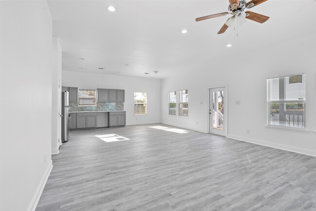 Building Photo - 4620 N Railroad Ave