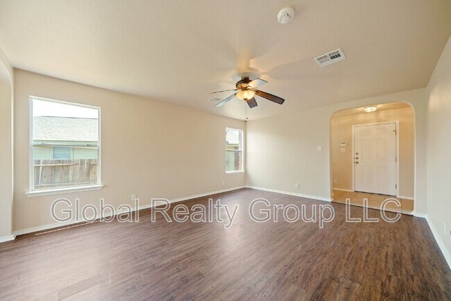 Building Photo - 109 Starling Creek