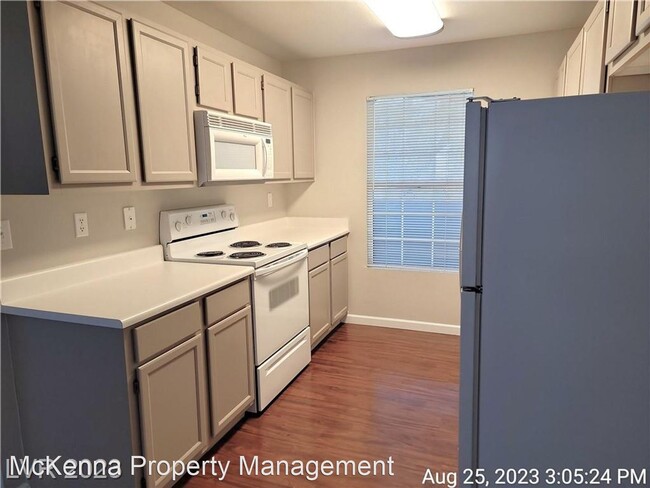 Building Photo - 1 br, 1 bath House - 231 W. Horizon Ridge ...