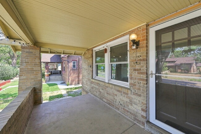 Building Photo - $3,195.95-  3 Bed, 2 Bath Home in Denver with Private Outdoor Area!
