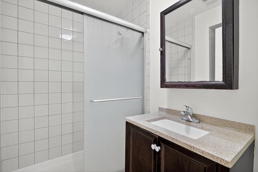 Building Photo - 802 Jesse Way