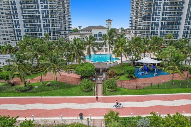 Building Photo - 4779 Collins Ave