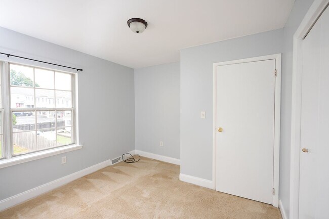 Building Photo - 1421 E Caracas Ave