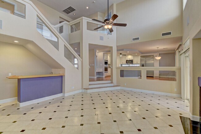 Building Photo - 5 bed / 3 bath / 3 car with Pool & Spa