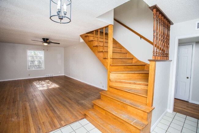 Building Photo - "Spacious 5-Bed Oasis with Granite Elegance & Hardwood Charm in Lubbock!"
