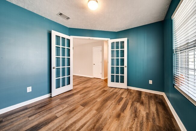 Building Photo - 1005 Gannett Rd