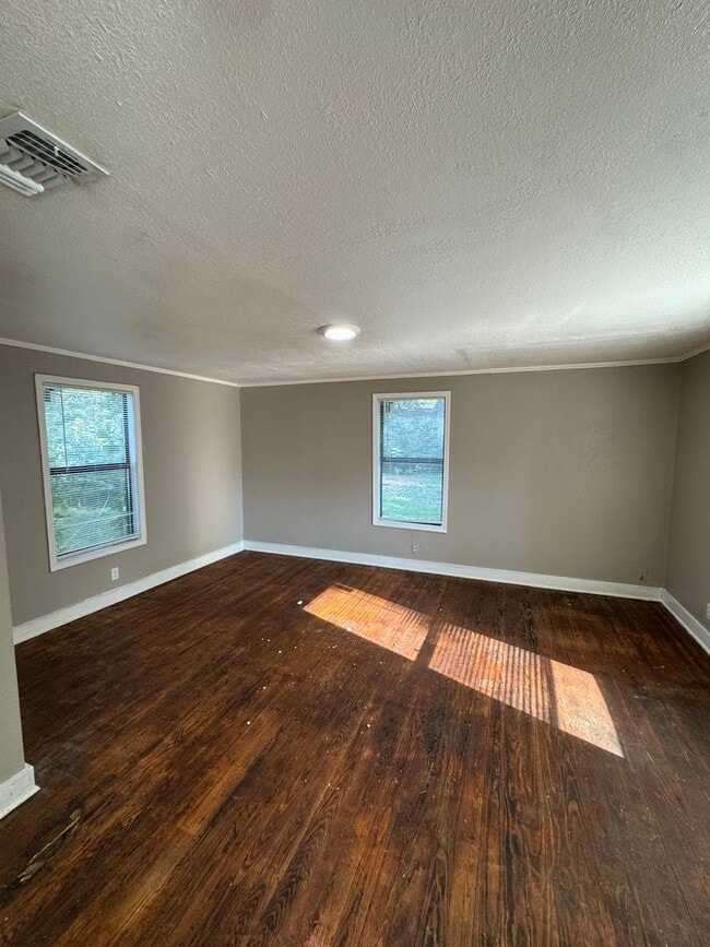 Building Photo - 3 Bedroom / 1 Bath Available Now in Jonesboro