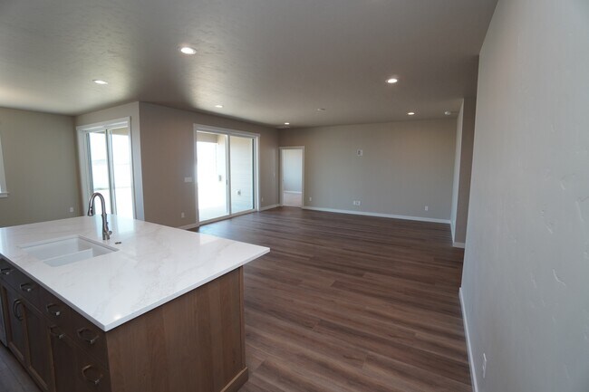 Building Photo - 14561 Pne Knl St
