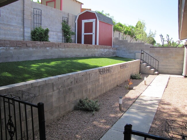 Building Photo - Amazing NE Heights Home! Tile Floors! This one won't last long!!