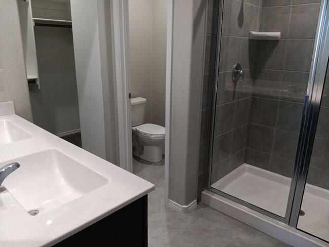 Building Photo - 3 Bedroom, 2 Bathroom Home! Schedule a Showing Today!