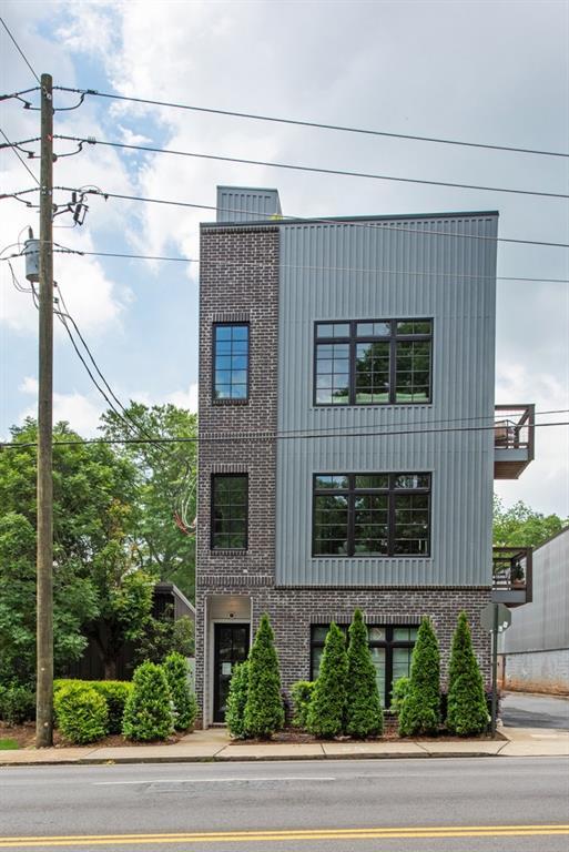 Building Photo - 417 E College Ave