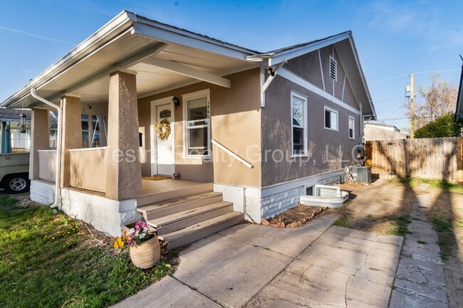 Building Photo - 1560 Ulster St