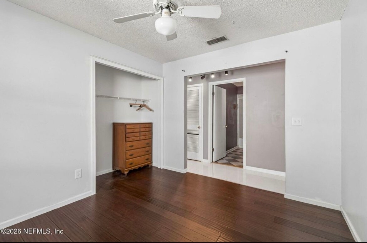 Building Photo - 5065 Knightsbridge Cir N