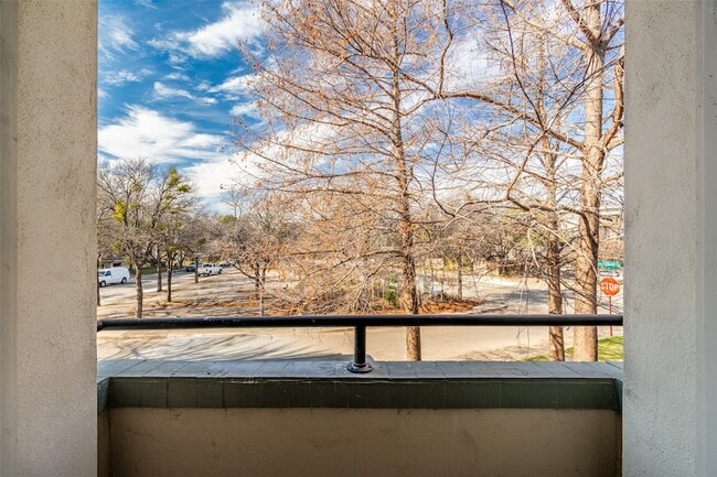 Building Photo - 4030 Gilbert Ave