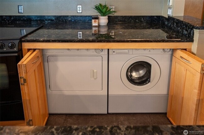 Building Photo - 4226 Beach Dr SW