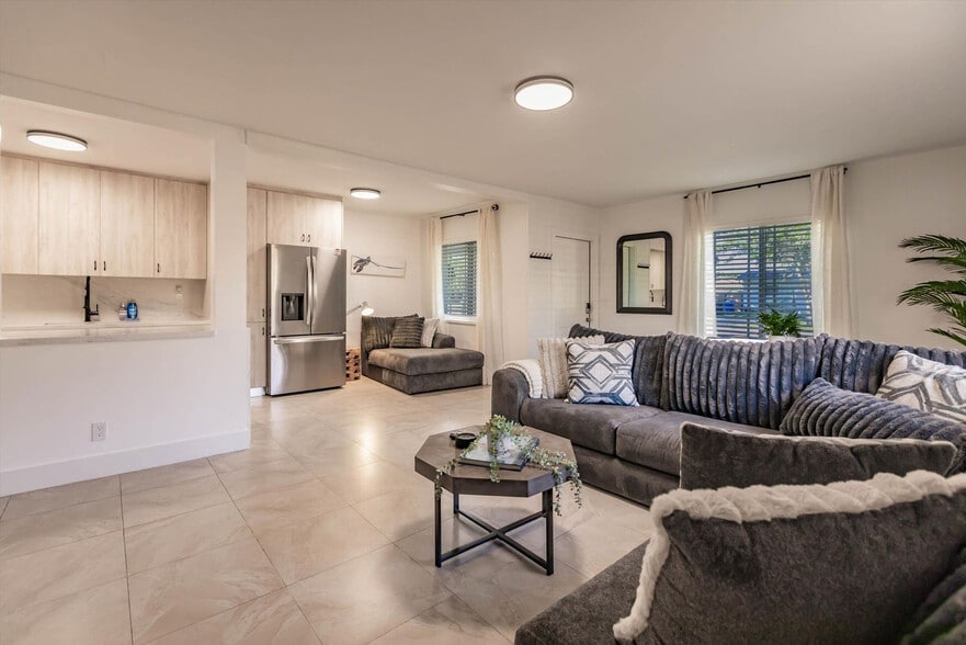 Building Photo - 716-720 Southwest 14th Court-SI FL1-ID1475646P