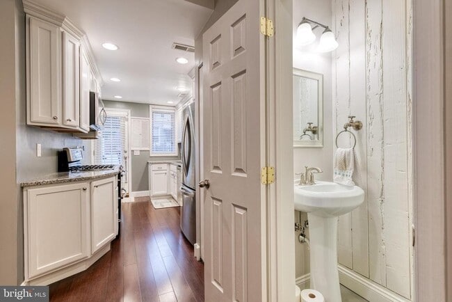 Building Photo - 1436 Reynolds St