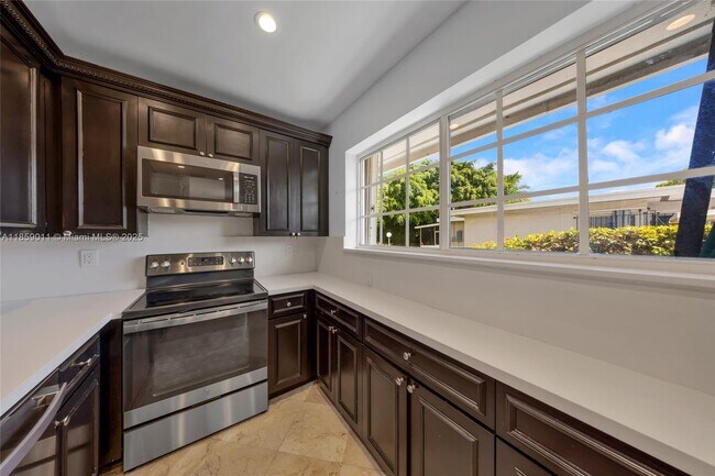 Building Photo - 1700 N Treasure Dr