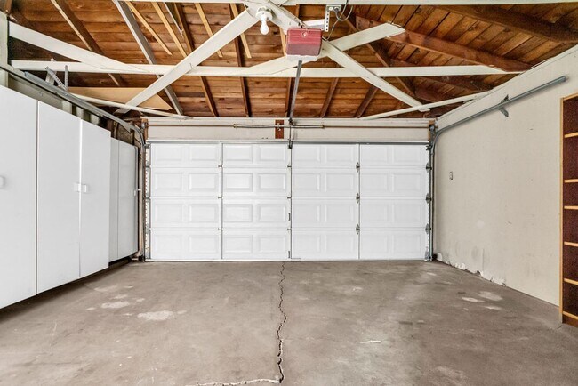 Building Photo - Great detached Home in Pacific Beach! Avai...