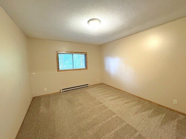 Building Photo - 632 Saxonwood Rd