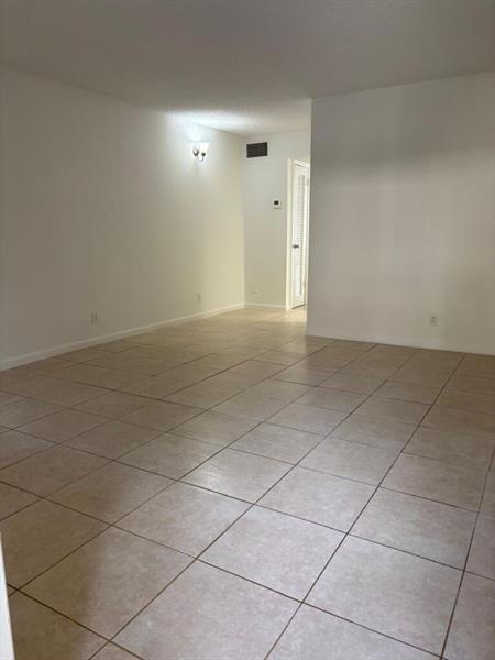 Building Photo - 515 S Sequoia Dr