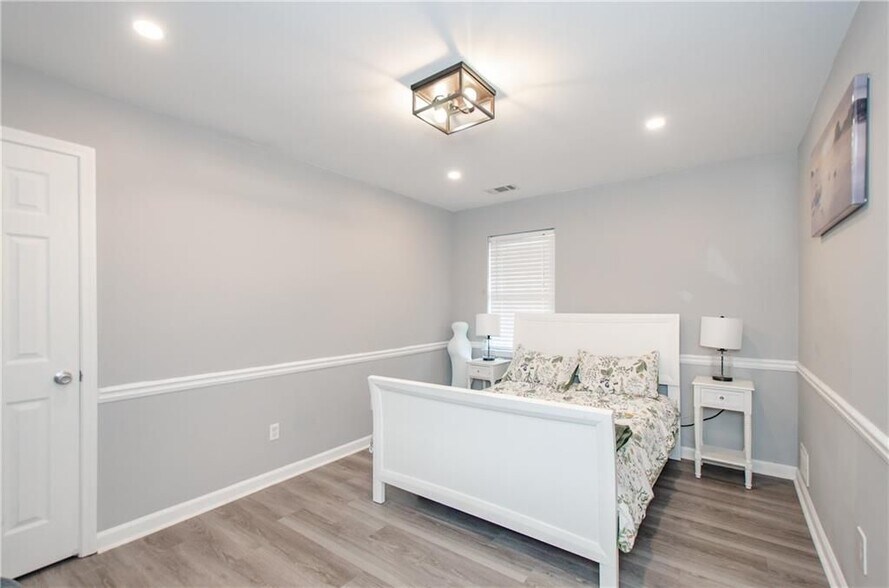 Building Photo - 238 Knob Hill Dr