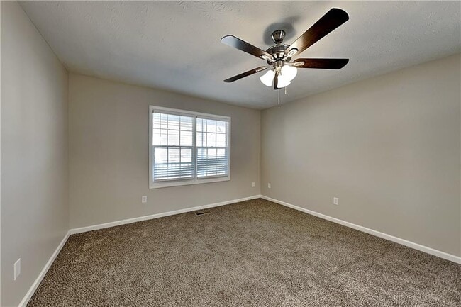 Building Photo - 11 Emerald Ct