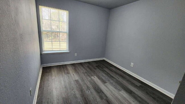 Building Photo - 385 Brookview Dr