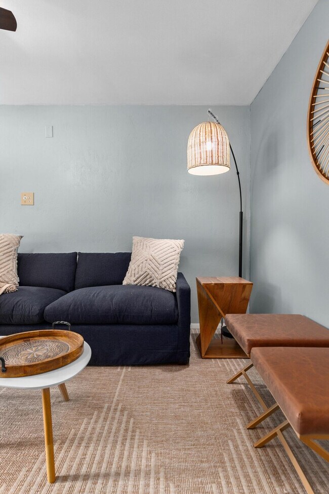 Building Photo - 733 W 4th St