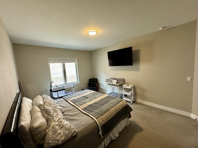Building Photo - 6859 Surrey Trail