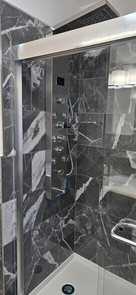 Bath - 20 Audabon Ter