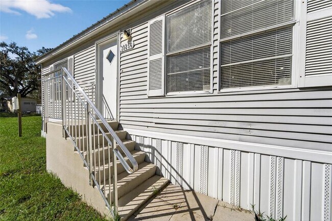 Building Photo - 39256 Lizabeth Cir