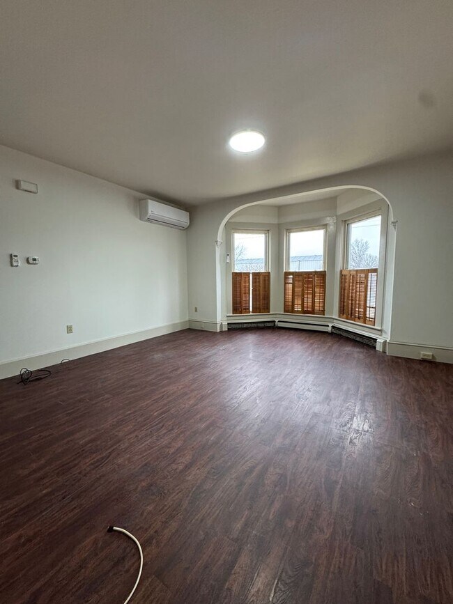 Building Photo - 199 E Main St