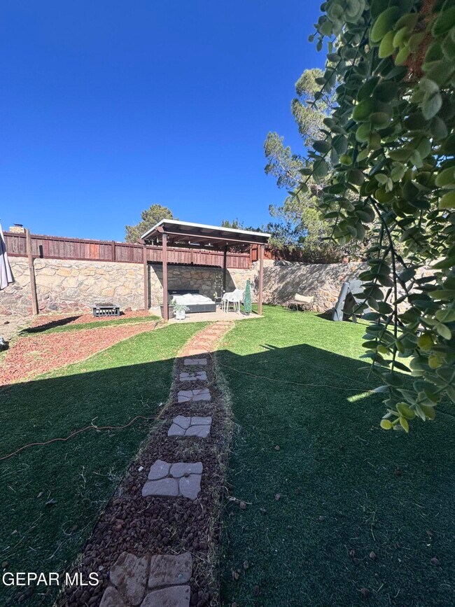 Building Photo - 701 Porras Dr