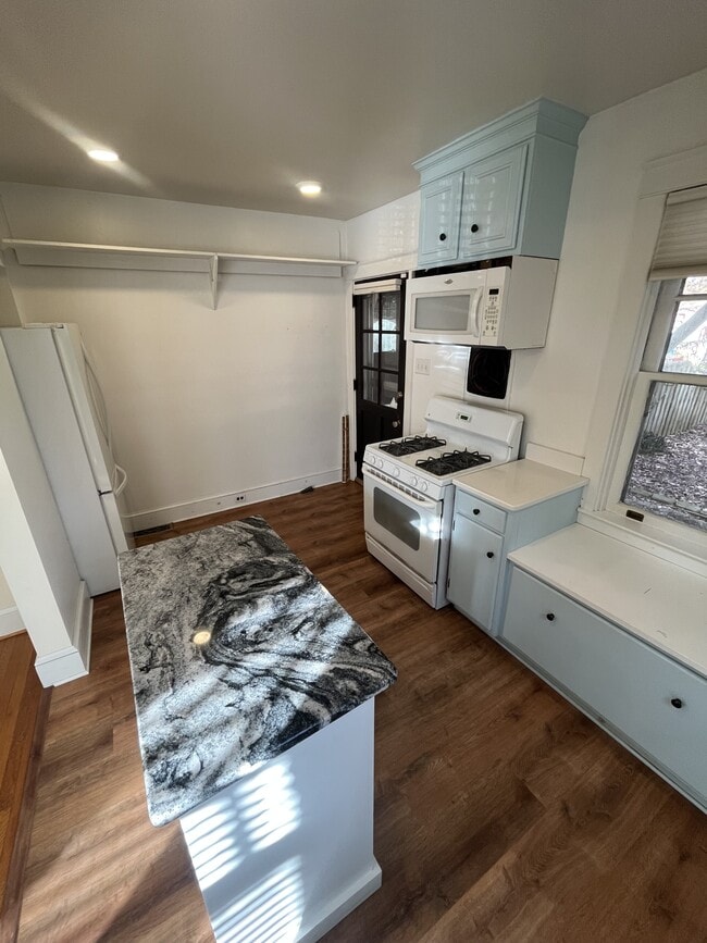 Building Photo - 1209 Elm Ave