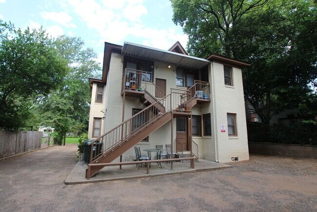 Building Photo - Schedule A Tour Today! 1 Bedroom 1 Bath Apartment in the Heart of Tyler!