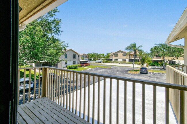 Building Photo - 7361 SE Jamestown Terrace