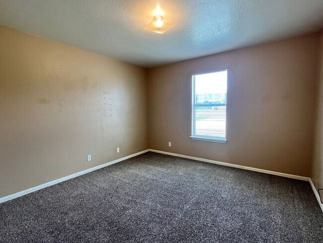 Building Photo - SECTION 8/HUD ACCEPTED - COMING SOON!