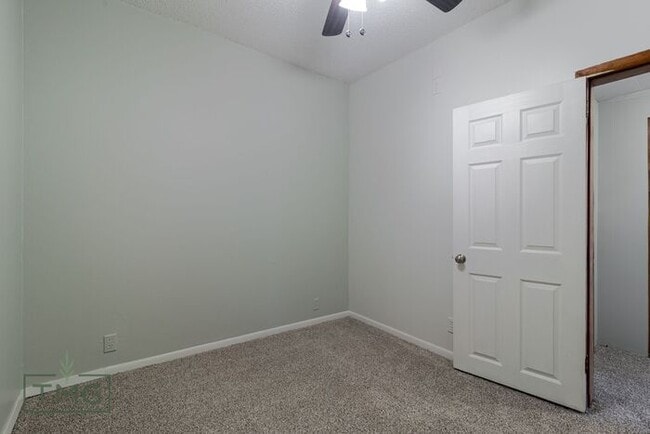 Building Photo - Spacious 2 Bed + Flex Space – Perfect Room...