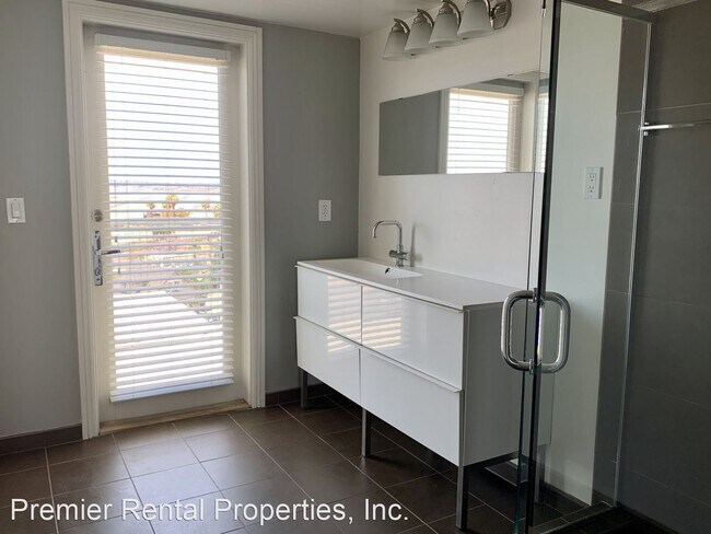 Building Photo - 2234 Brant St