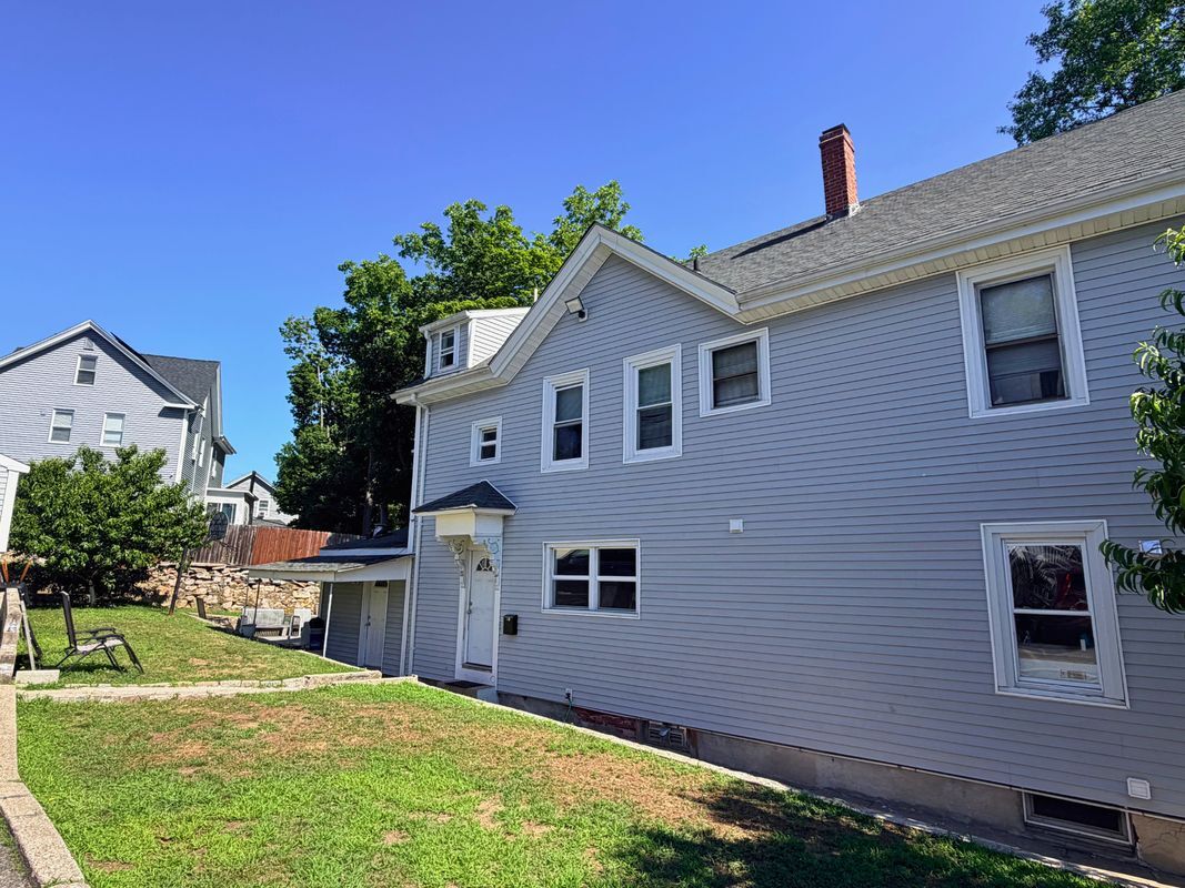 Building Photo - 136 Seamans St