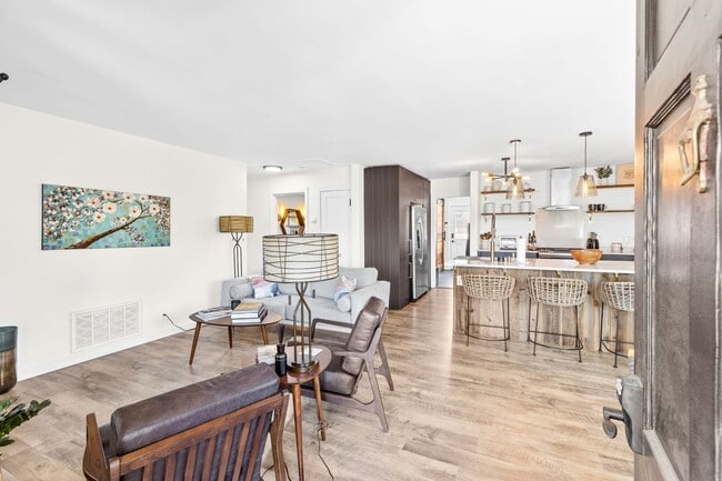 Building Photo - Fully Furnished 3-Bedroom, 1-Bath Modern B...