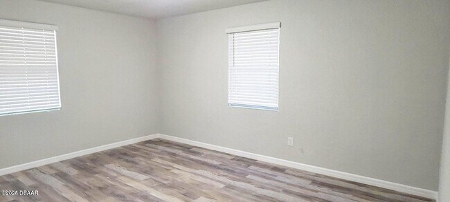 Building Photo - 340 Tropical Ln