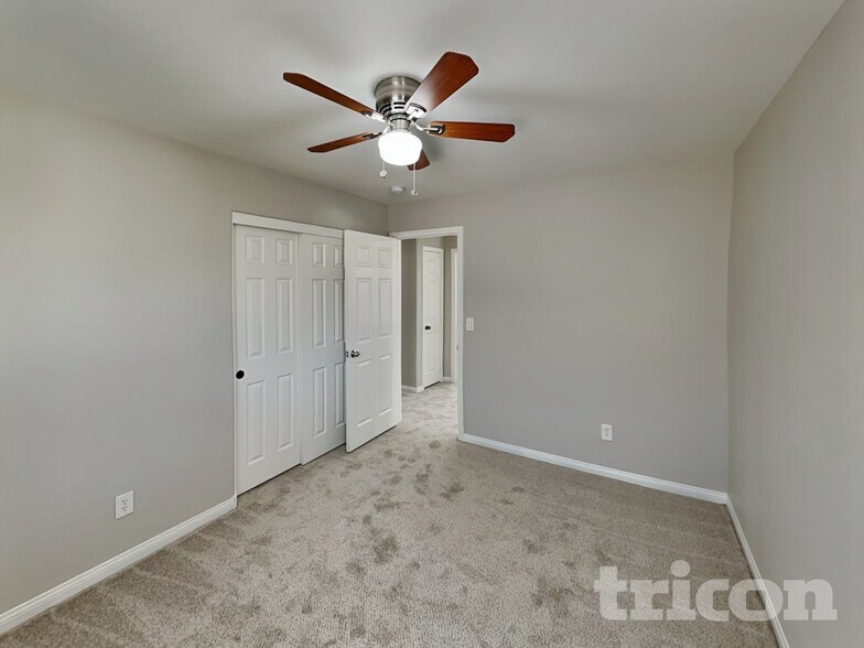 Building Photo - 11751 Village Arbor St