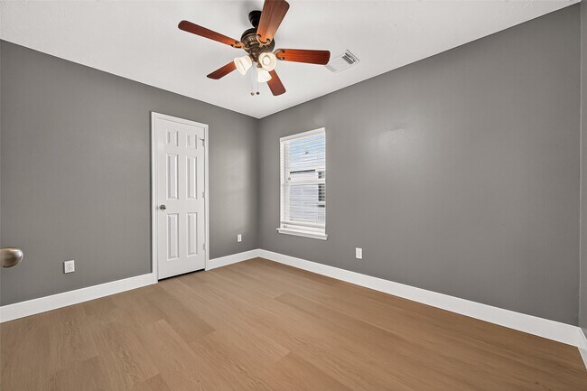 Building Photo - 22210 Bellow Glen Dr