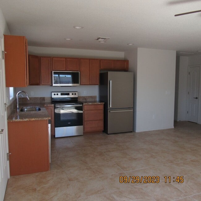Building Photo - 2495 Palisades Dr