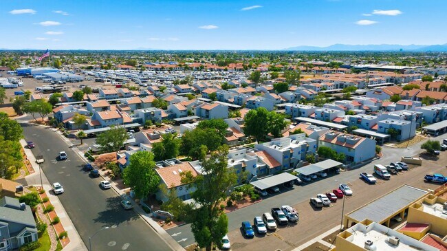 Building Photo - Fully Updated 2 Bed Mesa Condo | Quartz Counters + Pool & Spa
