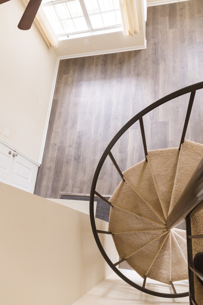 Building Photo - 14049 Vista Drive