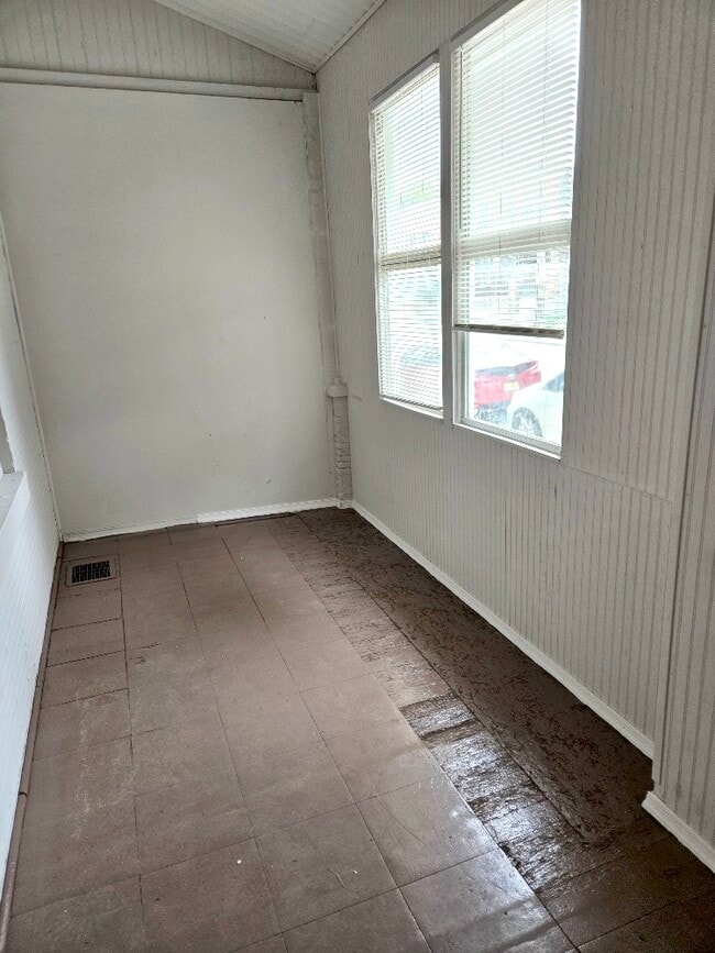 Building Photo - 130 N 53rd St