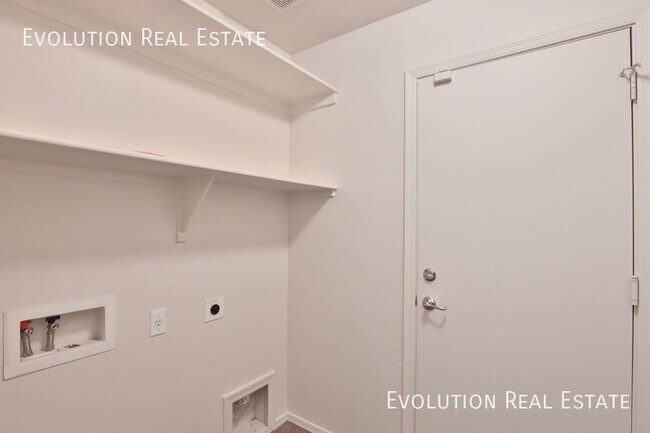 Building Photo - 1561 Maddison Cir